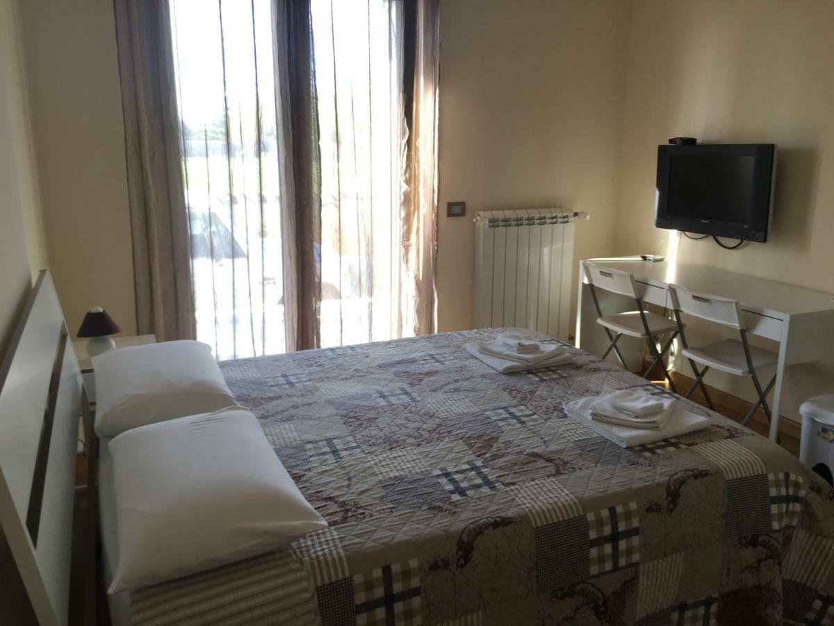 Bed&Breakfast Riccio&Lella Fiumicino Exteriör bild