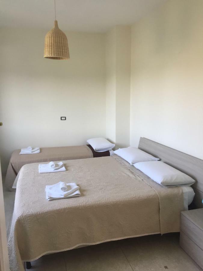 Bed&Breakfast Riccio&Lella Fiumicino Exteriör bild